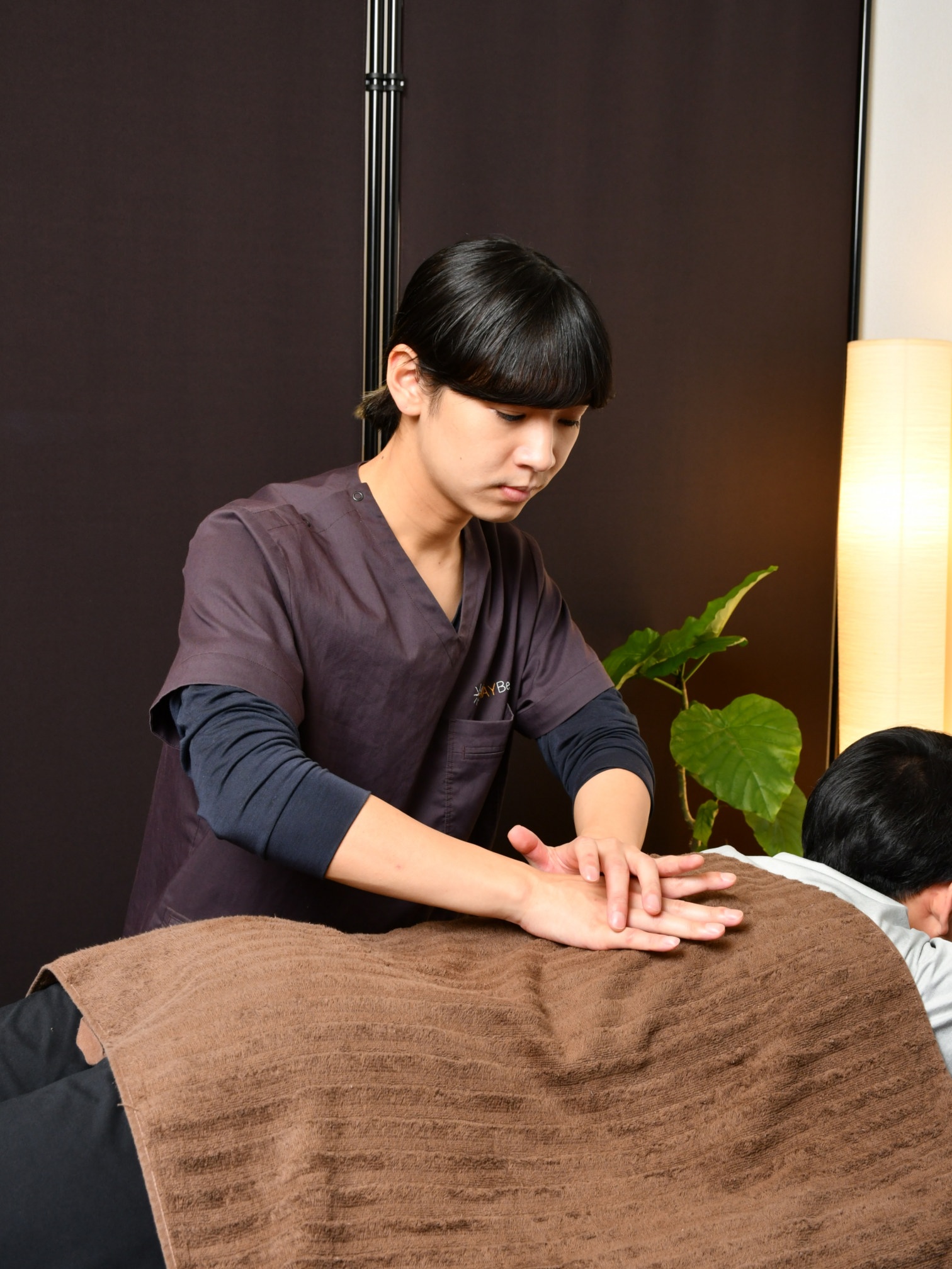 その体の不調、背骨の歪みかもしれません。高槻・富田：医療従事者がアプローチするストレッチ専門店