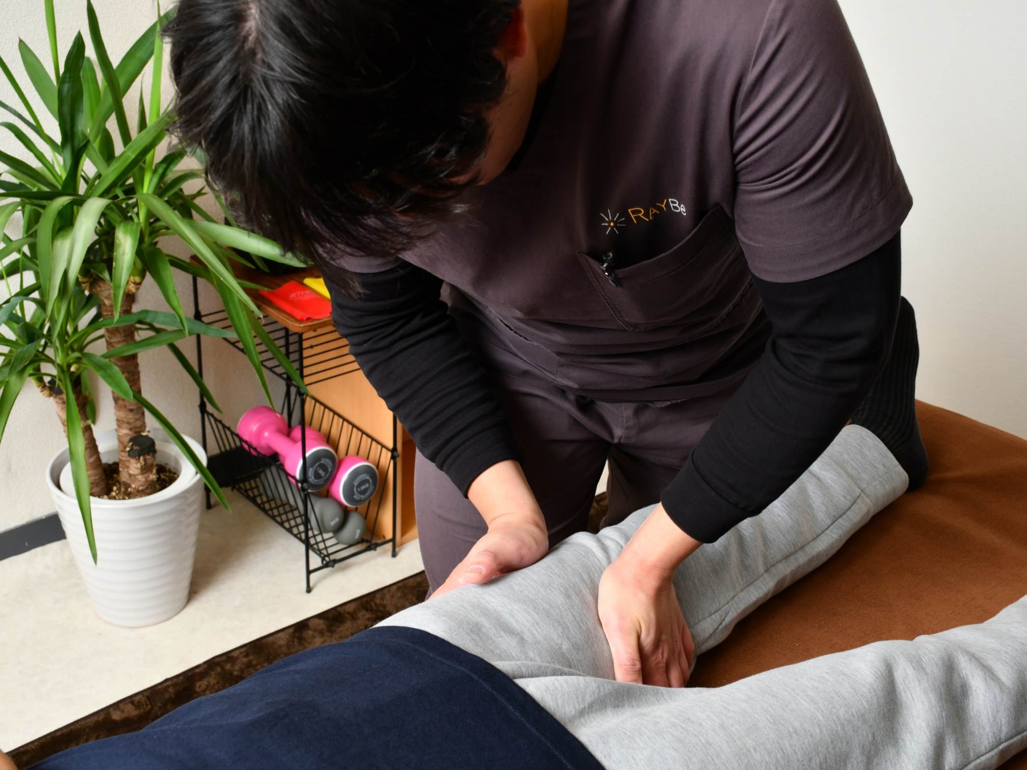 X脚でお悩みのお客様へ | 高槻・富田：医療従事者がアプローチするストレッチ専門店